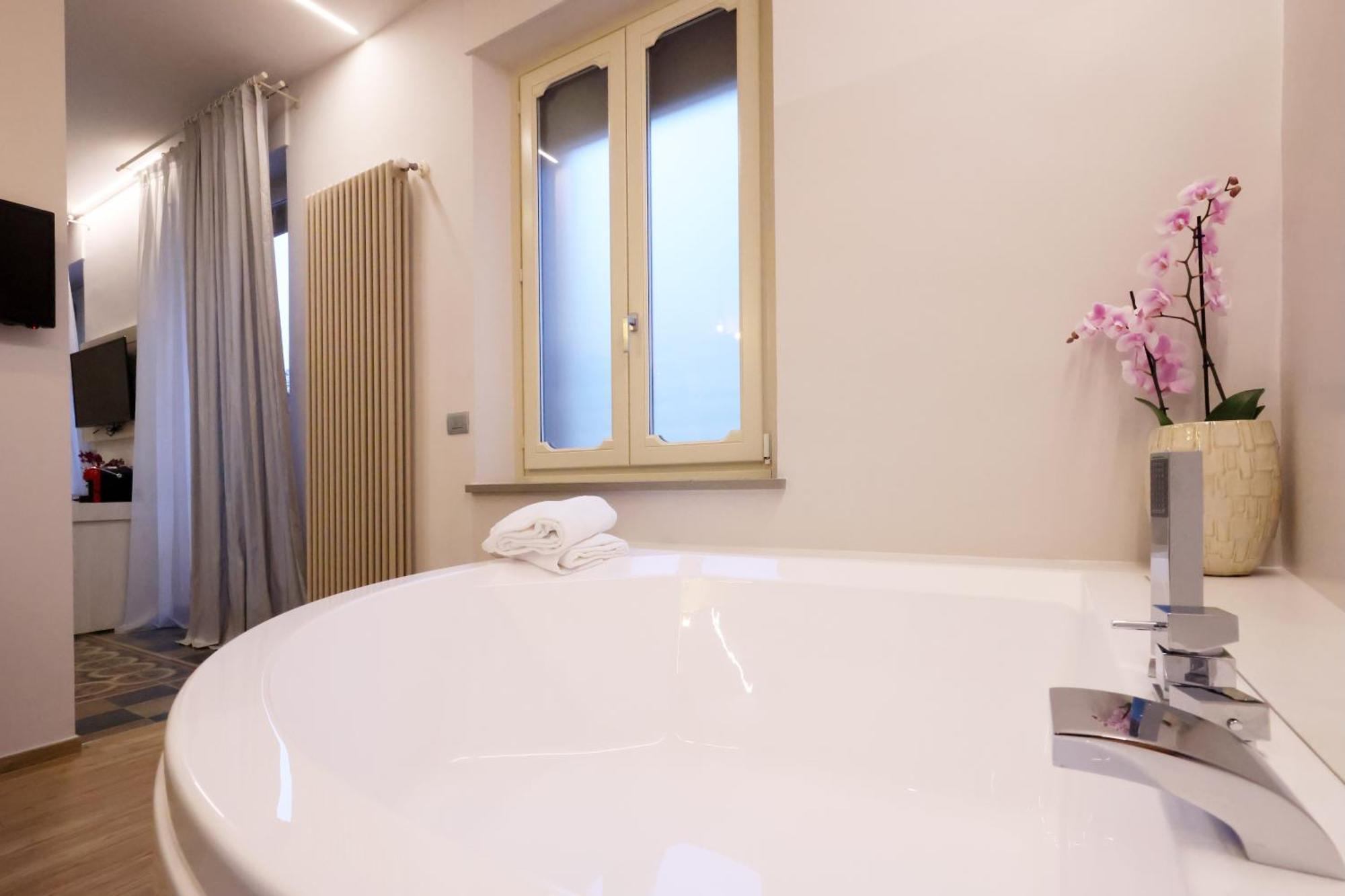 Palazzo Belli Bed & Breakfast Alba  Ngoại thất bức ảnh