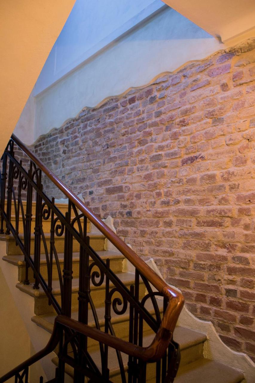 Palazzo Belli Bed & Breakfast Alba  Ngoại thất bức ảnh
